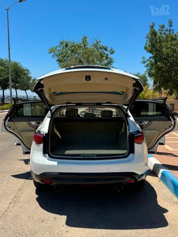 אינפיניטי QX70