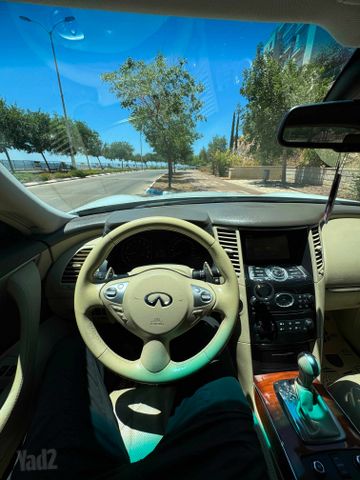 אינפיניטי QX70