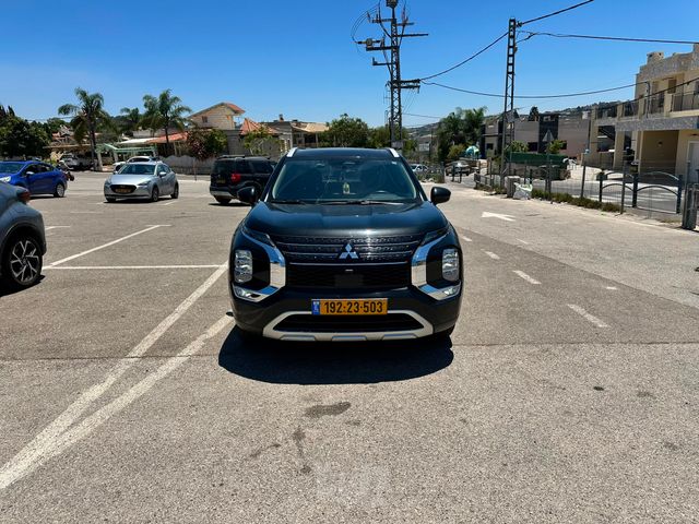 מיצובישי אאוטלנדר