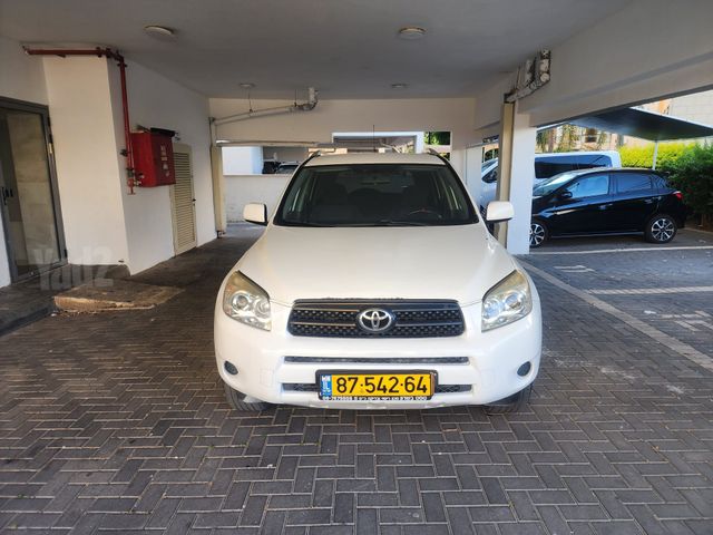טויוטה RAV4