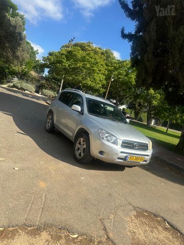 טויוטה RAV4