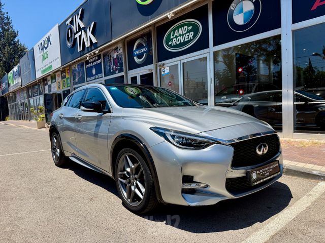 אינפיניטי Q30