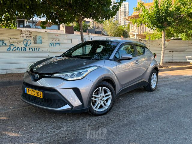 מודעת רכב טויוטה C-HR