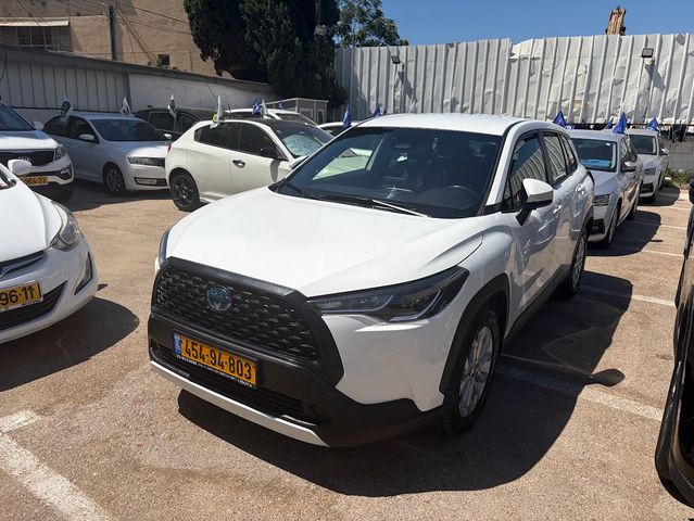 מודעת רכב טויוטה קורולה קרוס 1