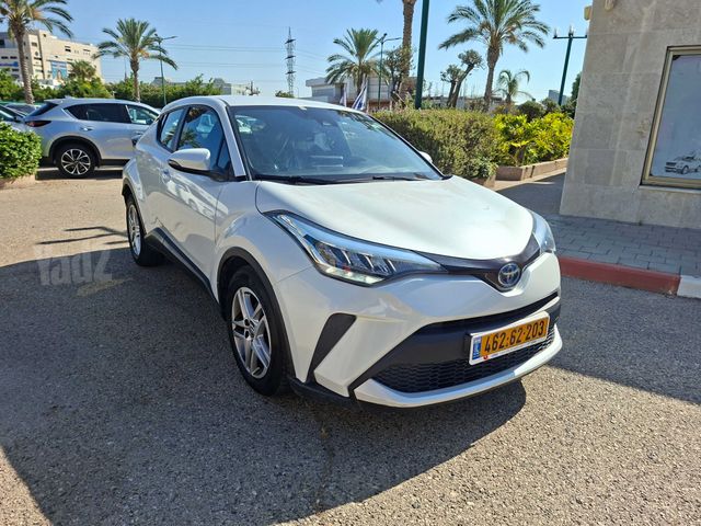 מודעת רכב טויוטה C-HR
