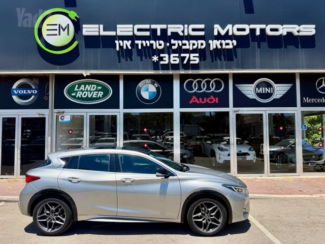 אינפיניטי Q30