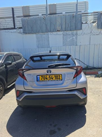מודעת רכב טויוטה C-HR