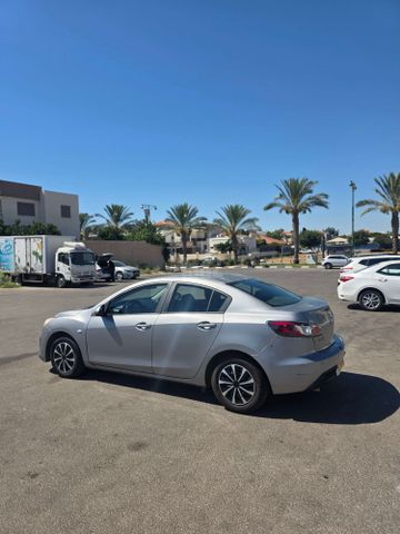 מאזדה 3