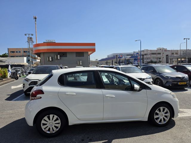 פיג'ו 208
