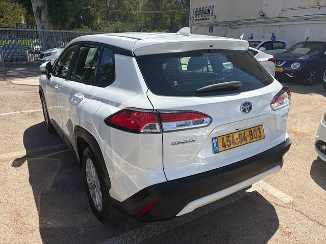 מודעת רכב טויוטה קורולה קרוס 2