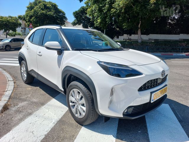 מודעת רכב טויוטה יאריס קרוס