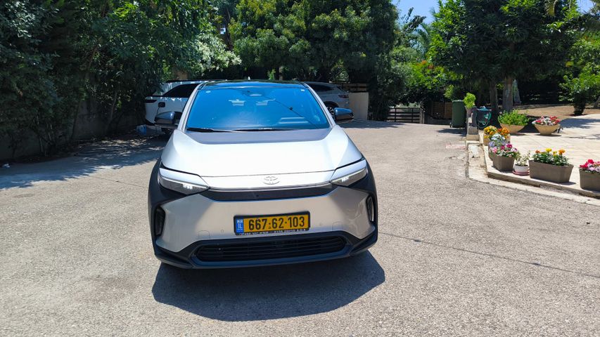 טויוטה bZ4X