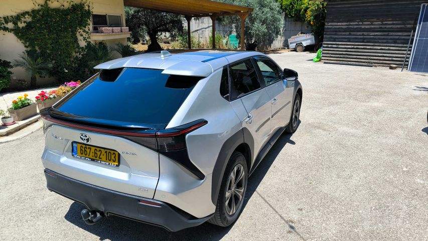 טויוטה bZ4X