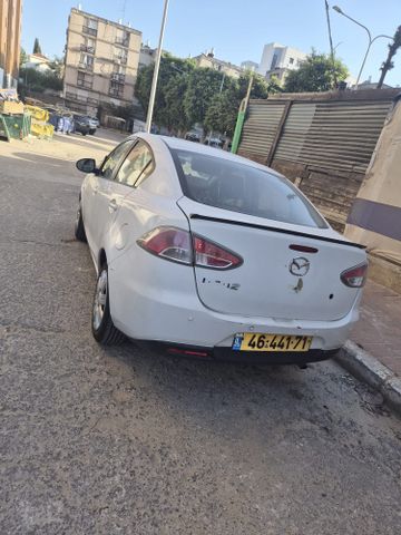 מודעת רכב מאזדה 2