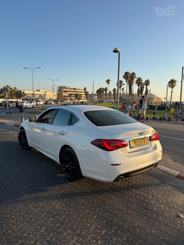 אינפיניטי Q70
