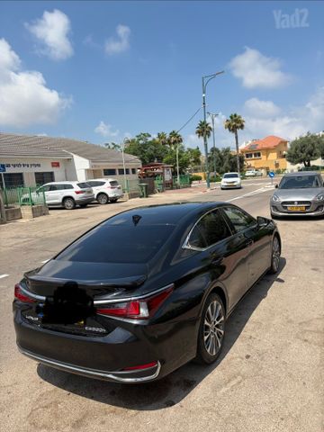 מודעת רכב לקסוס ES