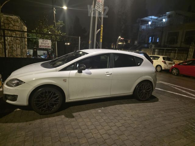 מודעת רכב סיאט לאון