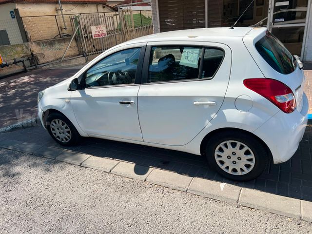 יונדאי i20