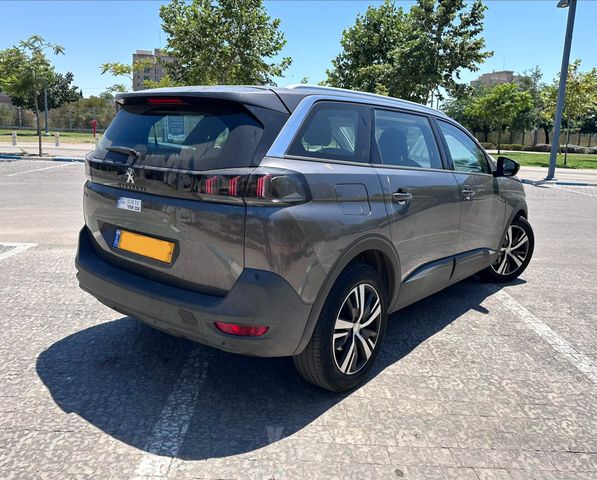פיג'ו 5008