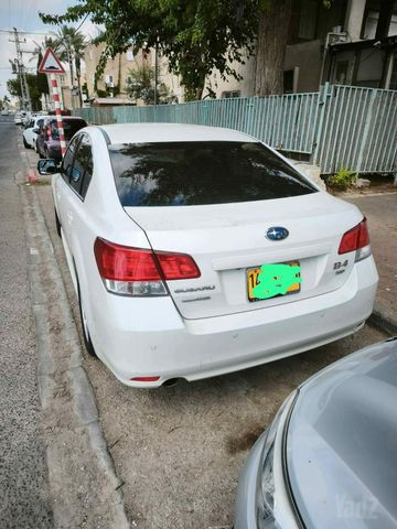 סובארו B4/לגאסי