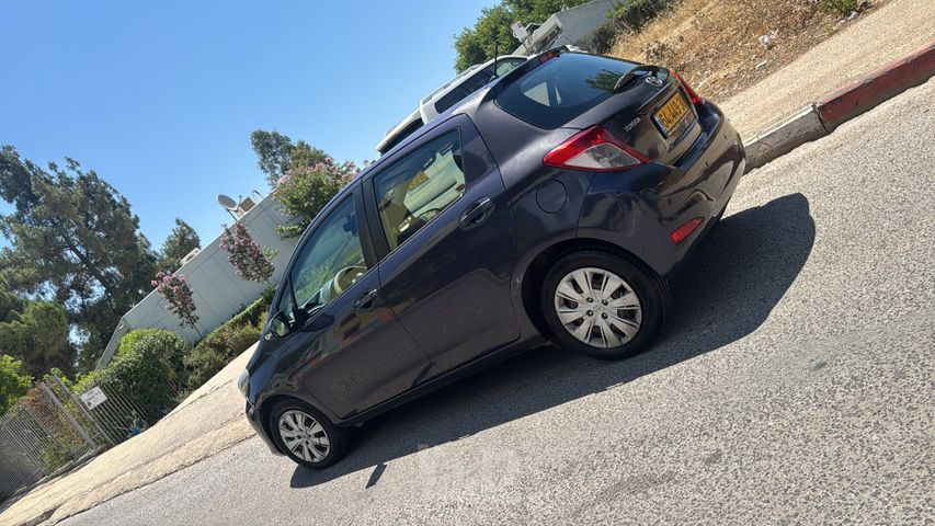 טויוטה יאריס