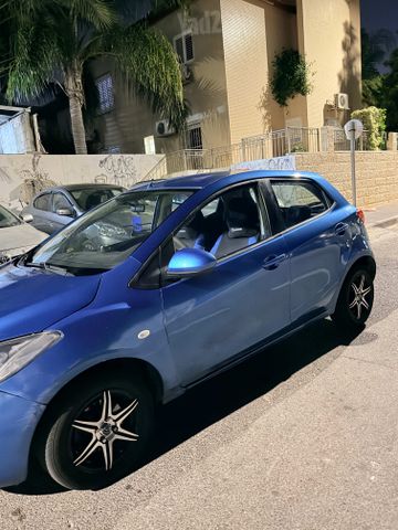 מודעת רכב מאזדה 2