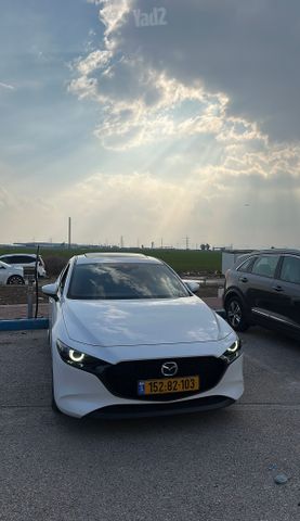מודעת רכב מאזדה 3