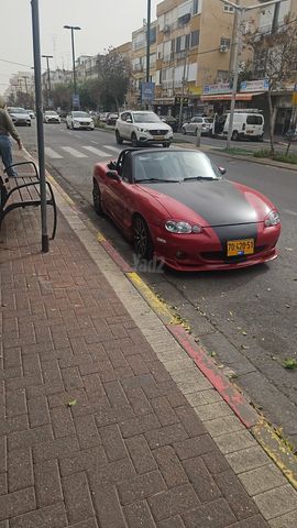 מודעת רכב מאזדה MX-5