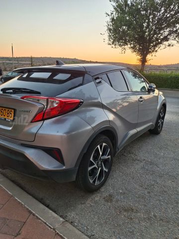 מודעת רכב טויוטה C-HR