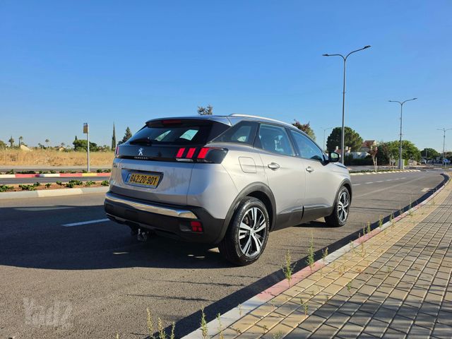 פיג'ו 3008