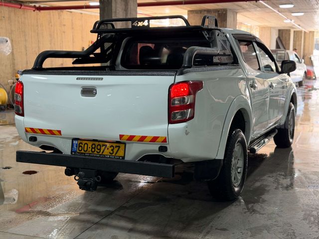 מיצובישי טרייטון / L200