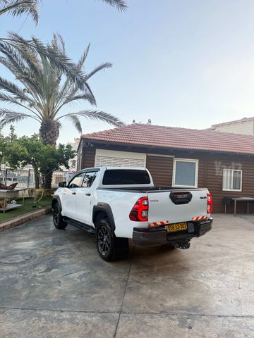 טויוטה היילקס