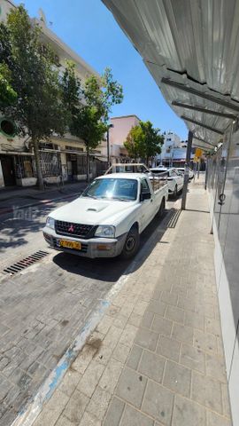 מיצובישי טרייטון / L200