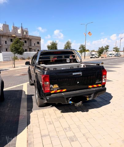 איסוזו די-מקס