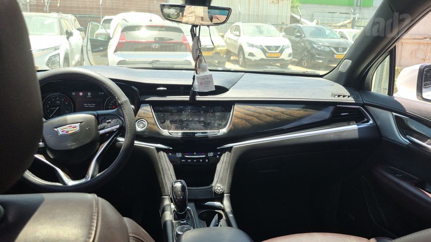 קאדילק XT6