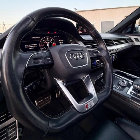 אאודי SQ7
