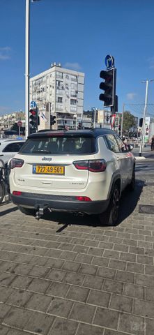 מודעת רכב ג'יפ קומפאס