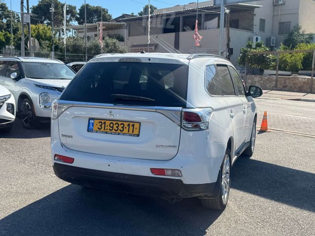 מיצובישי אאוטלנדר