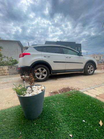 טויוטה RAV4