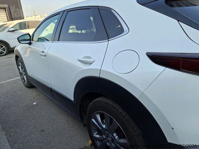 מודעת רכב מאזדה CX-30