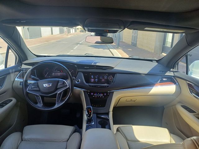 קאדילק XT5