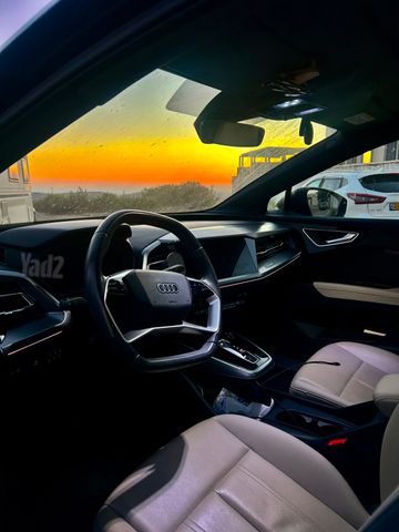 מודעת רכב אאודי Q4 e-tron