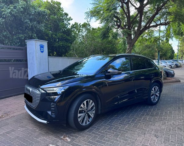 מודעת רכב אאודי Q4 e-tron