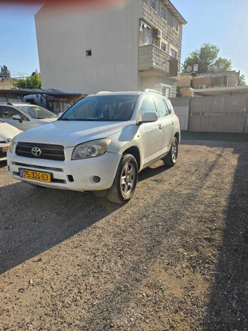 טויוטה RAV4