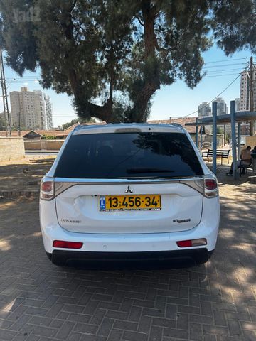 מיצובישי אאוטלנדר