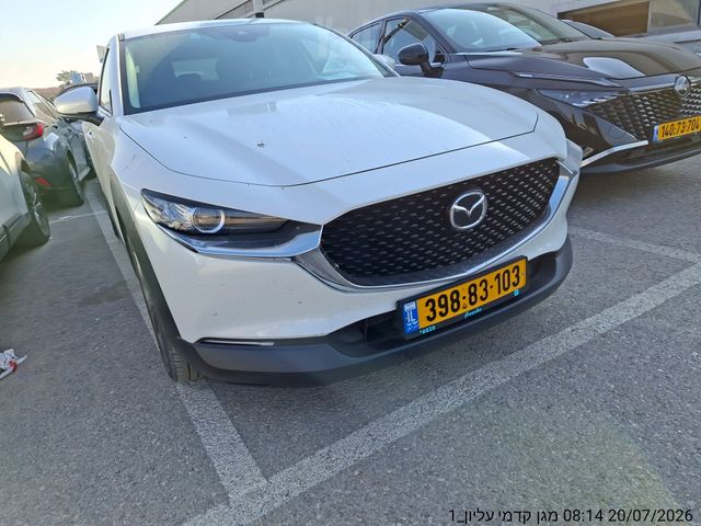 מודעת רכב מאזדה CX-30