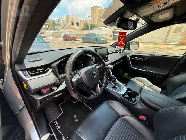 טויוטה RAV4