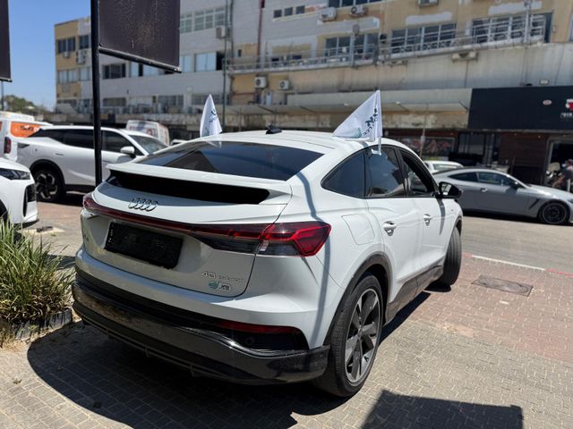 מודעת רכב אאודי Q4 e-tron 1
