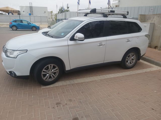 מיצובישי אאוטלנדר