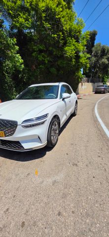 מודעת רכב ג'נסיס GV70